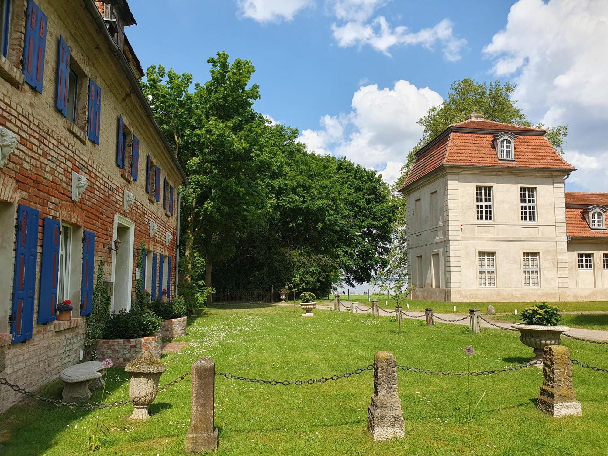 Gesindehaus Am Schloss Kummerower See Kummerow (Mecklenburgische Seenplatte) Exterior foto